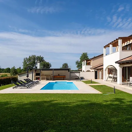 Villa Genia Ii *